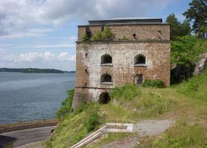 1280px-Fredriksborgs_fästning_2011f